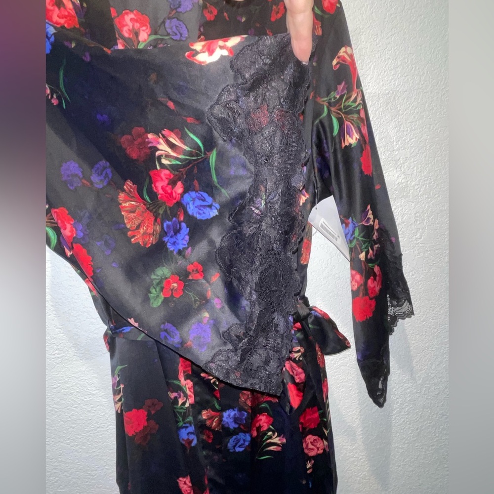I.N.C. International Concepts
Women's Floral Wrap Robe, Large - Picture 3 of 6